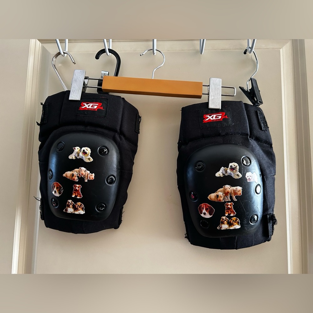 XG Black Knee Pads with Dog Stickers